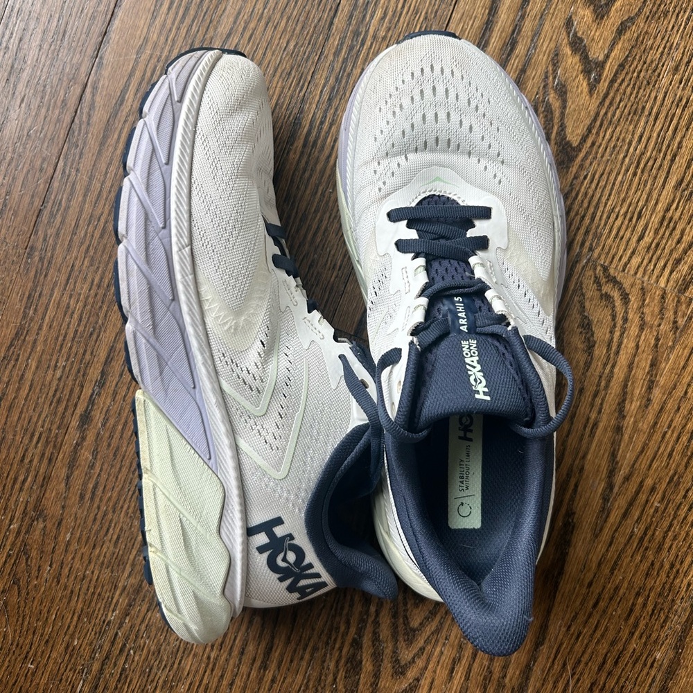 Hoka - Arahi 5 white & Navy, women’s 8